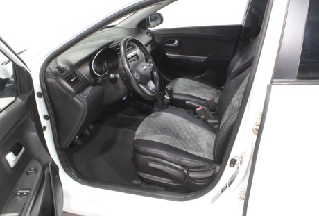 Kia Rio 2014 года с пробегом 66 807 км, фото 17