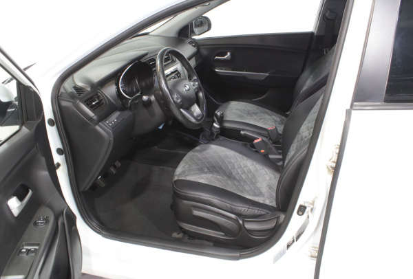 Kia Rio 2014 года с пробегом 66 807 км, фото 17