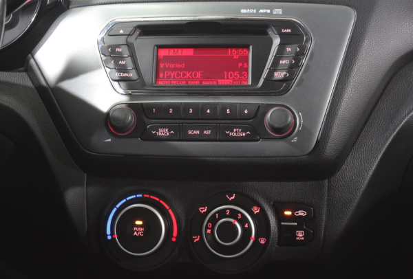 Kia Rio 2014 года с пробегом 66 807 км, фото 16
