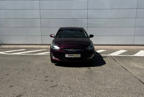Hyundai Solaris 2013 года с пробегом 391 000 км, фото 2