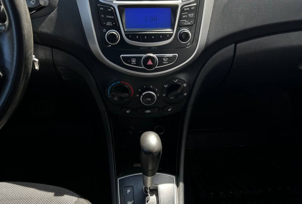 Hyundai Solaris 2013 года с пробегом 391 000 км, фото 10