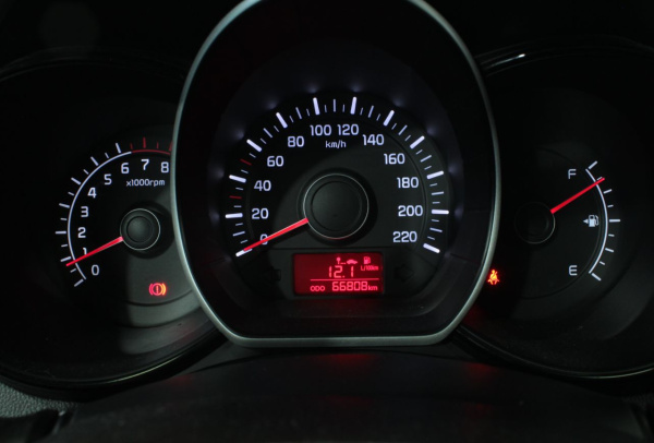 Kia Rio 2014 года с пробегом 66 807 км, фото 13